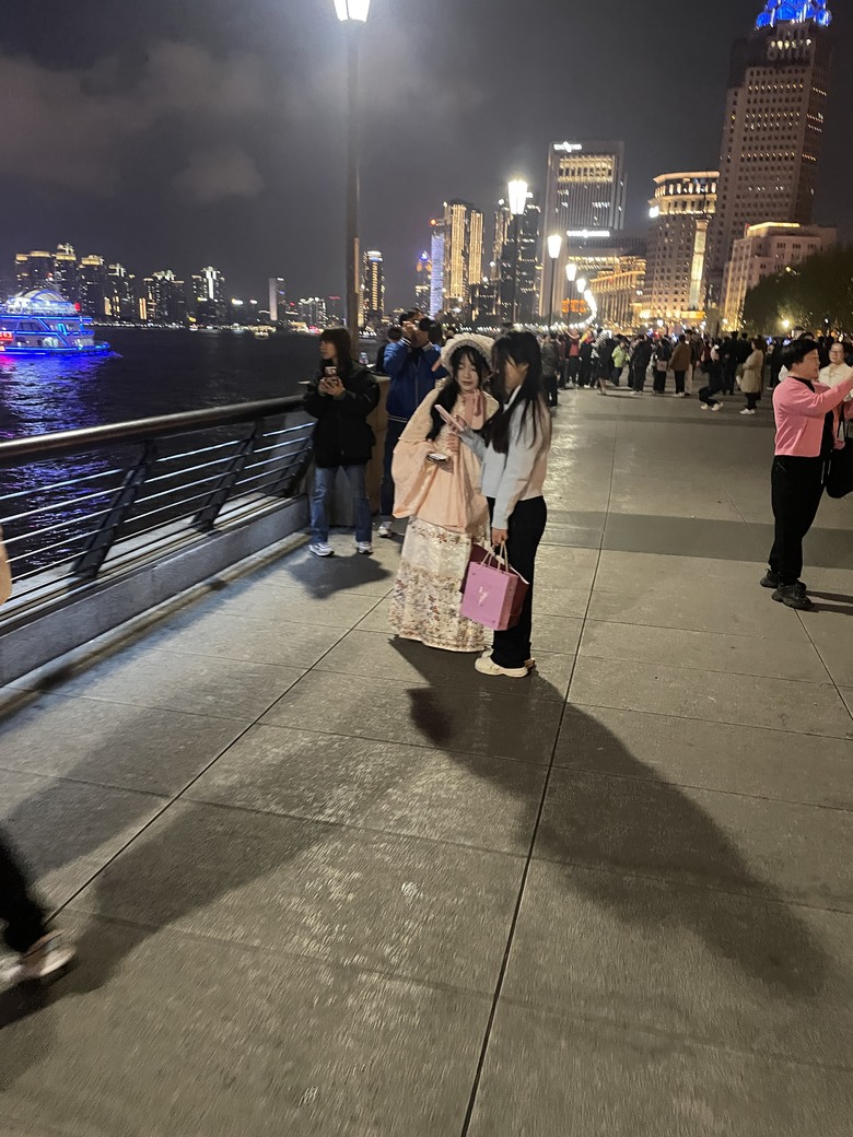 走訪 上海旅遊 感想 真的是外表漂亮 實際上沒內涵 食物只是不難吃