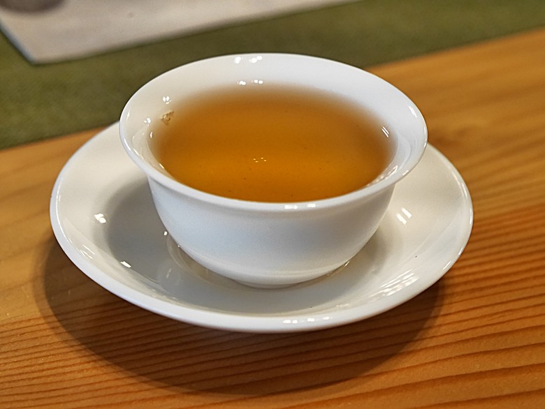 新營鐵道文化園區、弎弌和茗園、阿桐鹽水意麵、鹽水庇護宮、八角樓、銀峰冰果室、修德拜亭廣場、王爺廟巷、永成戲院 — 2024清明連假之新營賞火車、日式老宅內品茗,月津港夜間散策