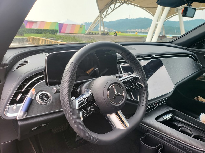 BENZ E300 AMG版(W214)實駕2個月心得分享