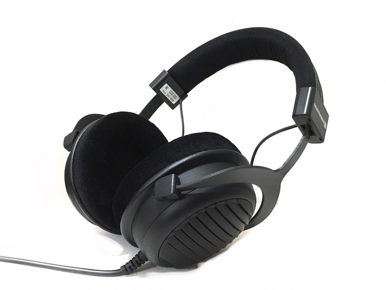 【R式分享】beyerdynamic 一百週年代表作！beyerdynamic DT 990 BLACK SPECIAL EDITION