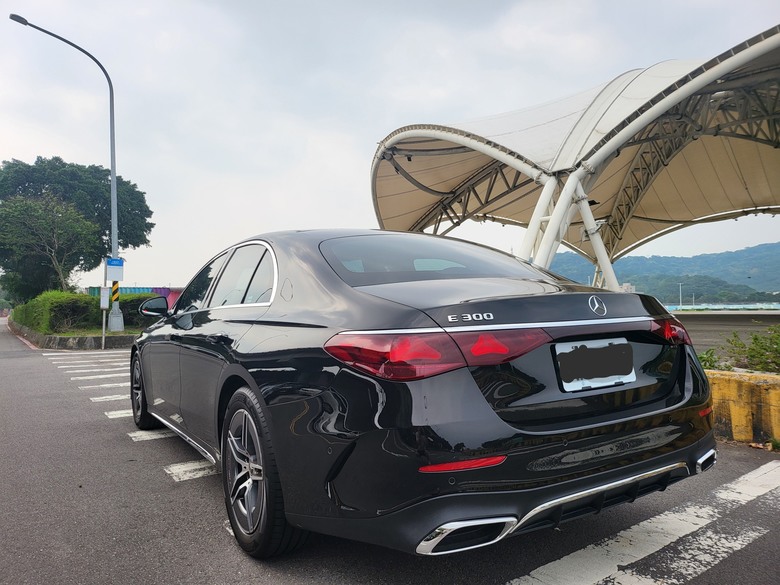 BENZ E300 AMG版(W214)實駕2個月心得分享
