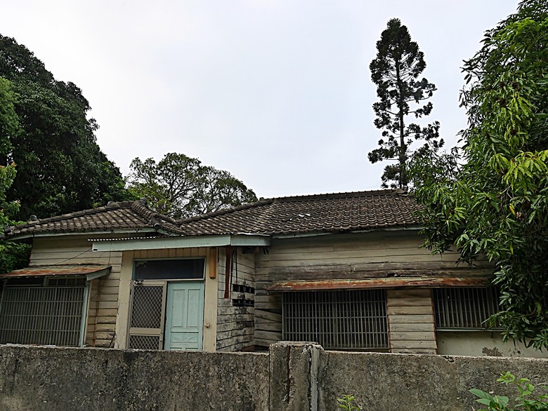 新營鐵道文化園區、弎弌和茗園、阿桐鹽水意麵、鹽水庇護宮、八角樓、銀峰冰果室、修德拜亭廣場、王爺廟巷、永成戲院 — 2024清明連假之新營賞火車、日式老宅內品茗,月津港夜間散策