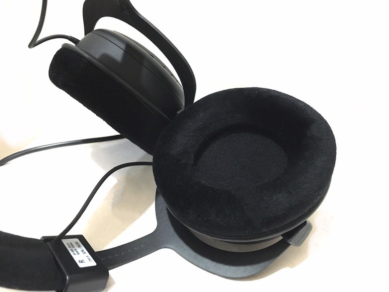 【R式分享】beyerdynamic 一百週年代表作！beyerdynamic DT 990 BLACK SPECIAL EDITION