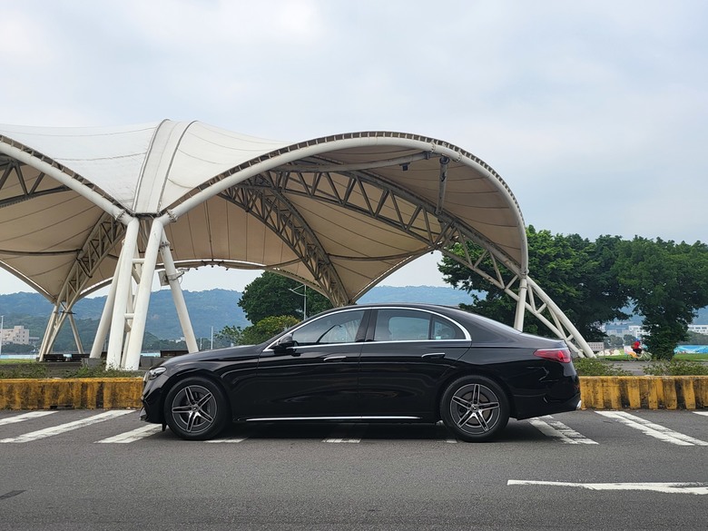 BENZ E300 AMG版(W214)實駕2個月心得分享