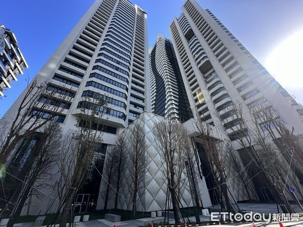 持有7年等不到價漲,科博館百坪豪宅賠國產車出場
