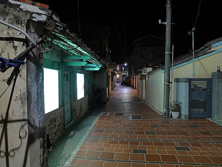 新營鐵道文化園區、弎弌和茗園、阿桐鹽水意麵、鹽水庇護宮、八角樓、銀峰冰果室、修德拜亭廣場、王爺廟巷、永成戲院 — 2024清明連假之新營賞火車、日式老宅內品茗,月津港夜間散策