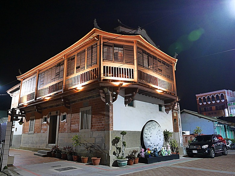 新營鐵道文化園區、弎弌和茗園、阿桐鹽水意麵、鹽水庇護宮、八角樓、銀峰冰果室、修德拜亭廣場、王爺廟巷、永成戲院 — 2024清明連假之新營賞火車、日式老宅內品茗,月津港夜間散策