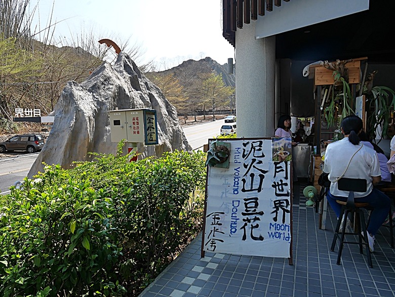 六龜神威天臺山花旗木花海、田寮月世界、美濃警察分駐所、美濃舊橋與溪畔花旗木，還有林家粄條總店美食 — 2024清明連假高雄郊區賞花旗木行旅