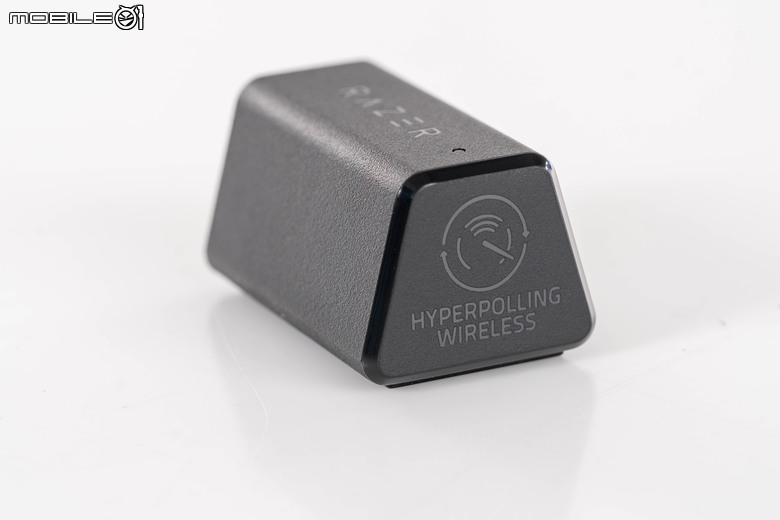 Razer Viper V3 Pro 電競滑鼠開箱試用 以 54 克超輕身形搭配高速移動設計讓遊戲反應更快速