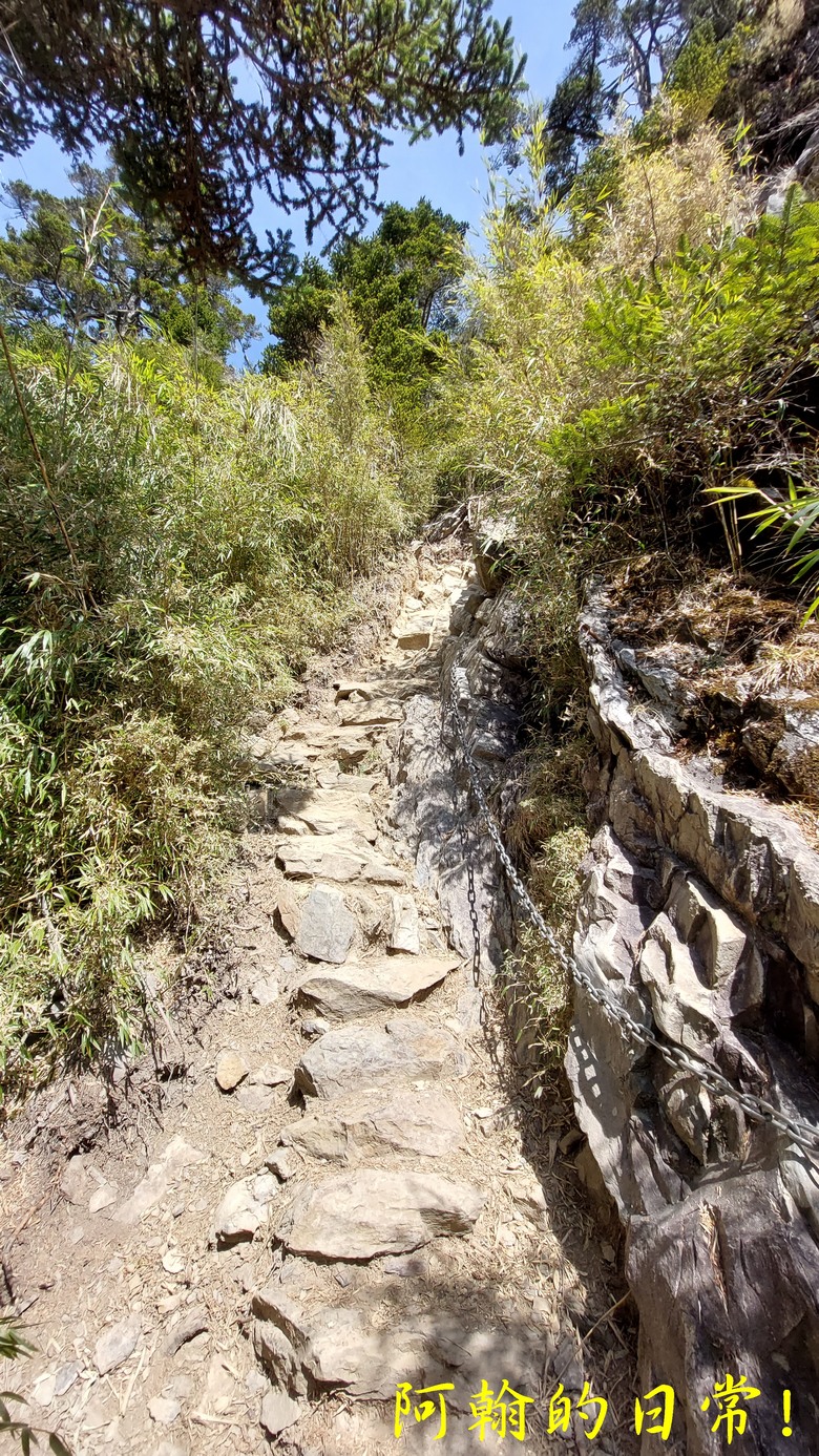 挑戰陡陡刺激石瀑 攻頂 玉山前峰 必經之路