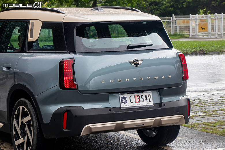 MINI Countryman C 試駕｜不再迷你，卻能討更多人歡心！