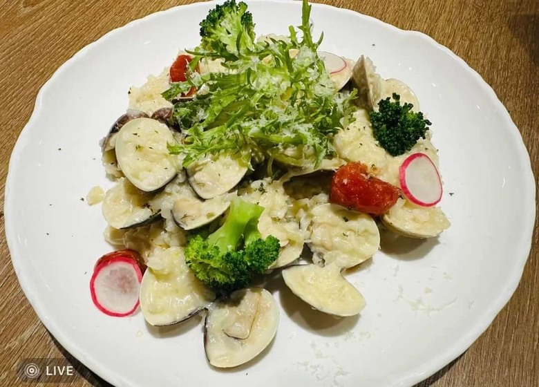 在沒有辦法出國去日本旅遊的情況下，是否願意待在台灣旅遊有關的日本文化的日式景點、飲食等？