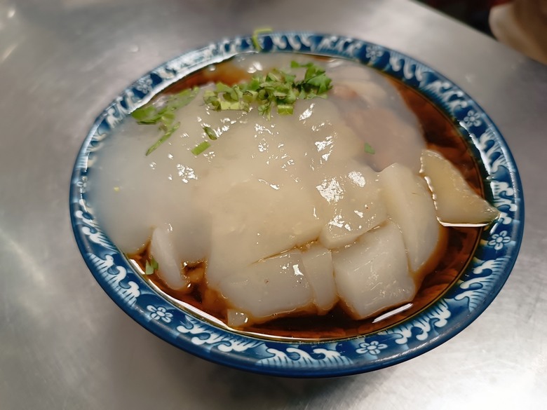 新營鐵道文化園區、弎弌和茗園、阿桐鹽水意麵、鹽水庇護宮、八角樓、銀峰冰果室、修德拜亭廣場、王爺廟巷、永成戲院 — 2024清明連假之新營賞火車、日式老宅內品茗,月津港夜間散策