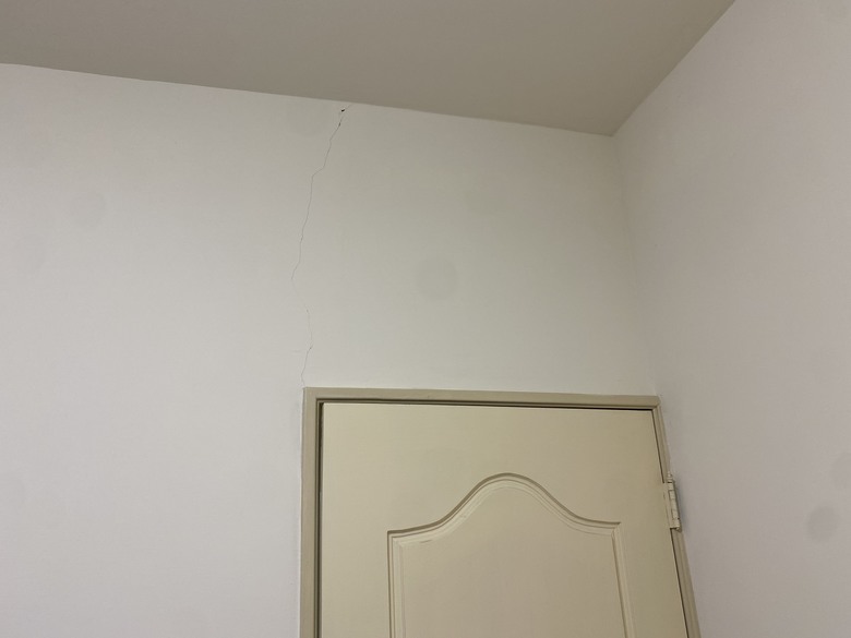 地震後，33年的房子出現裂紋，這樣是否有危險？