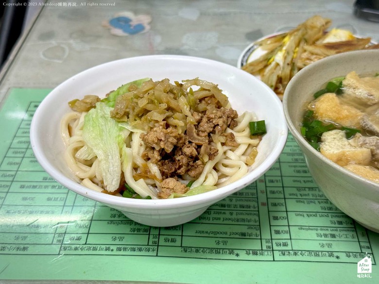 點我看大圖 屏東恆春|鼎食芳手工小籠湯包/蔥油餅_韓團 EXO 都造訪過的在地麵點老店