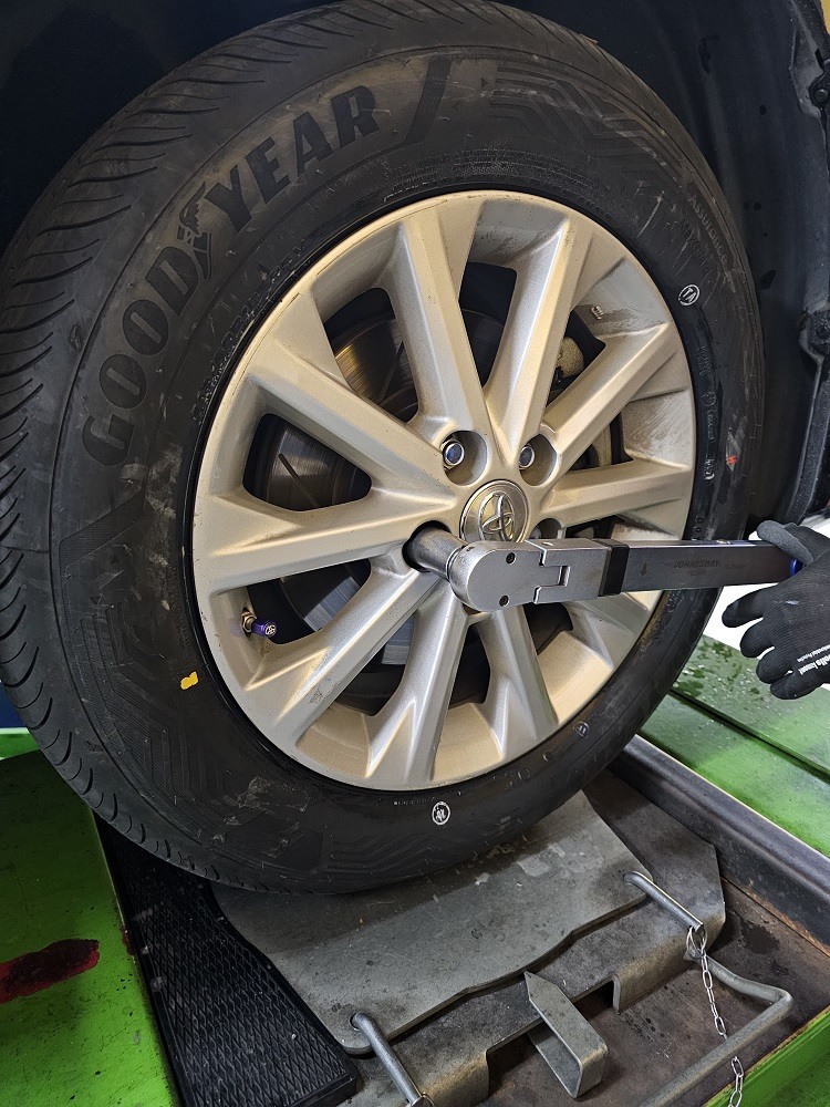 撞壞老爸車子順便換輪胎之心得分享