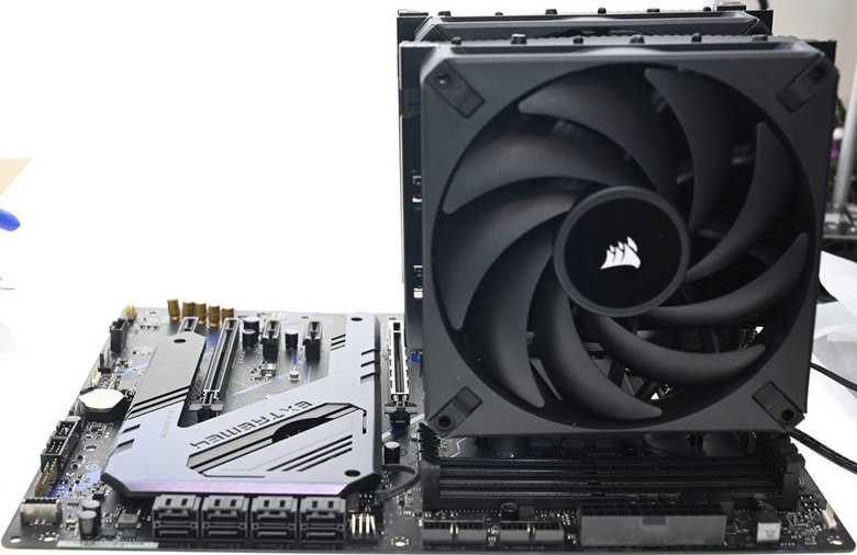 點我看大圖 CORSAIR A115散熱器開箱