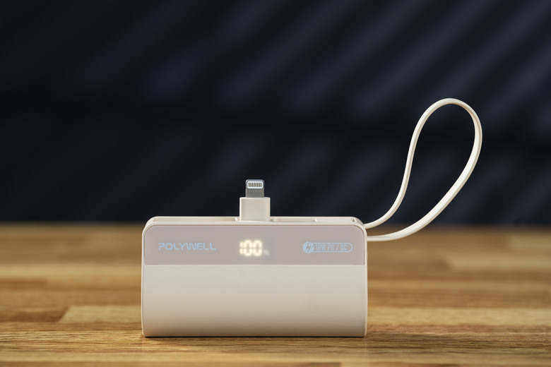 【開箱測試】POLYWELL直插式隨身行動電源 可換接頭的行動電源