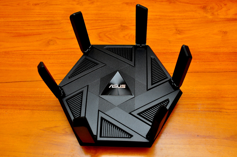 開箱 準備戰未來的ASUS RT-AXE7800 WIFI6E無線路由器