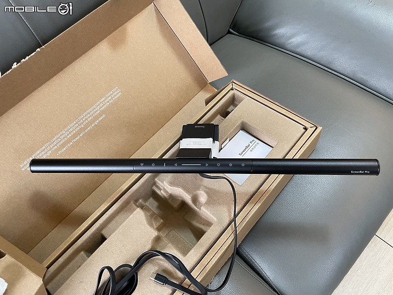 點我看大圖 BenQ ScreenBar Pro 螢幕掛燈 開箱分享