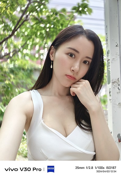 點我看大圖 vivo V30 Pro體驗|蔡司加持的人像中階之選!ft.OPPO Reno11 Pro