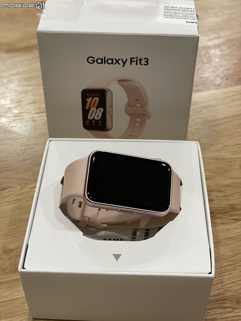 點我看大圖 【掌握每一步,健康由手起 三星 Galaxy Fit3 智慧手環開箱】健身運動、健康監測、無縫體驗一次搞定!