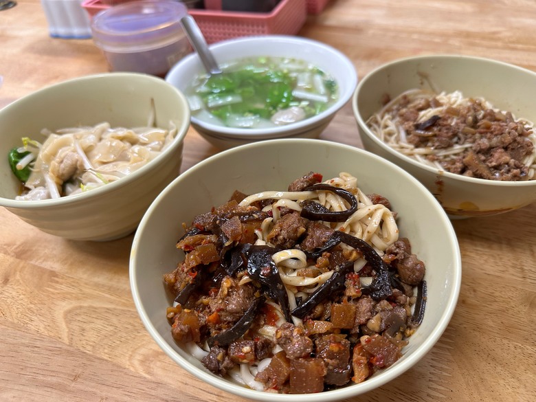 點我看大圖 高雄前鎮|陳師父川辣麵_近好市多獨特口味麵食館