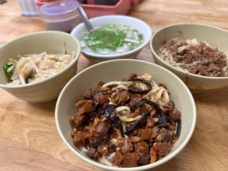 高雄前鎮｜陳師父川辣麵＿近好市多獨特口味麵食館