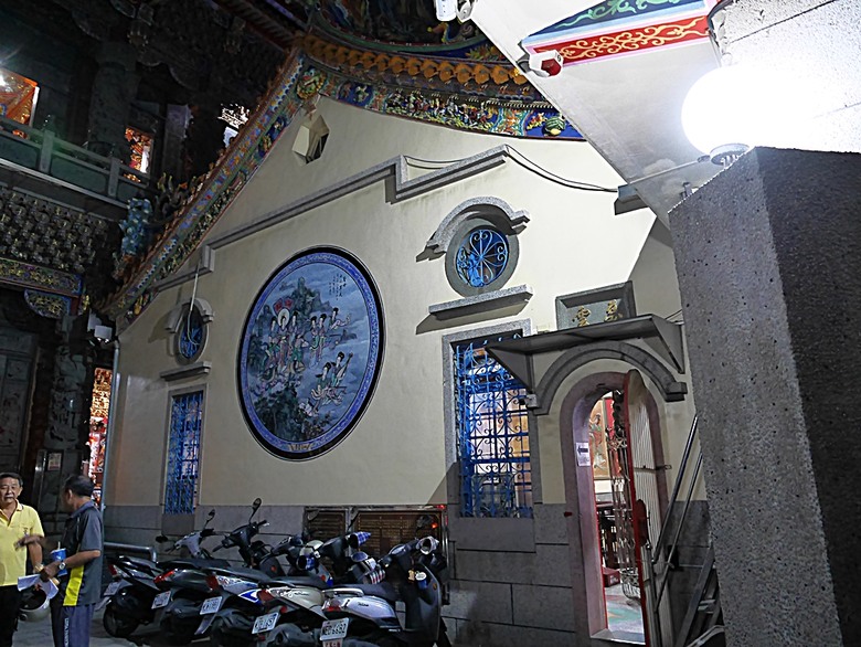 新營鐵道文化園區、弎弌和茗園、阿桐鹽水意麵、鹽水庇護宮、八角樓、銀峰冰果室、修德拜亭廣場、王爺廟巷、永成戲院 — 2024清明連假之新營賞火車、日式老宅內品茗,月津港夜間散策