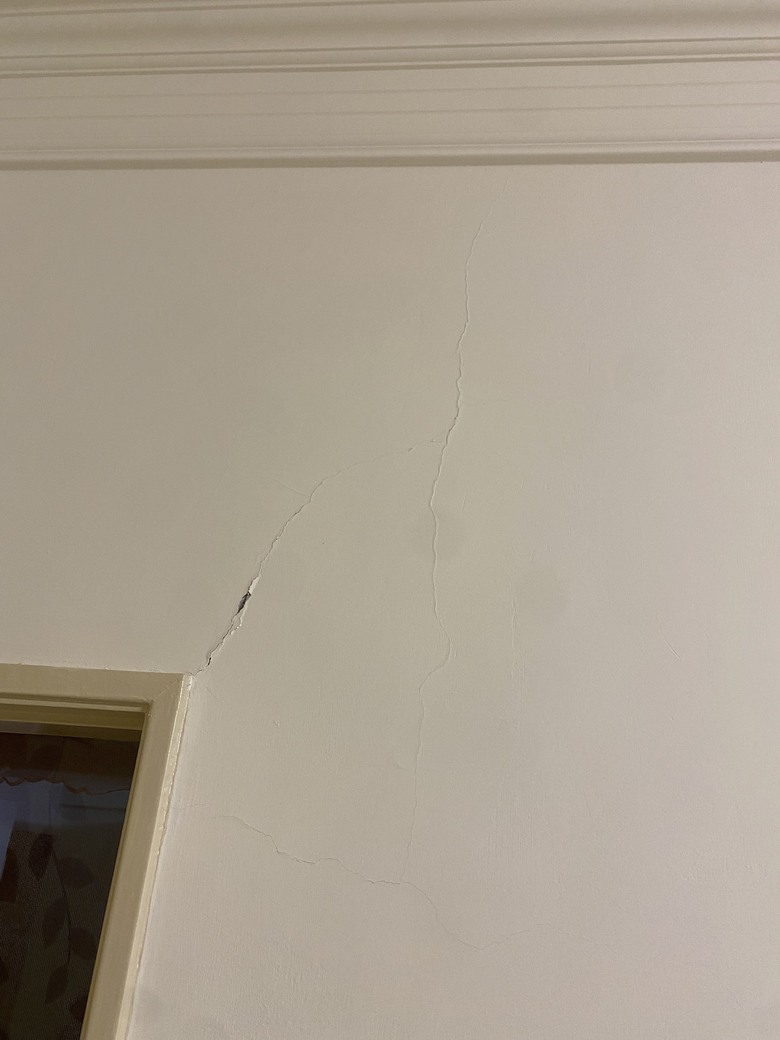 地震後，33年的房子出現裂紋，這樣是否有危險？
