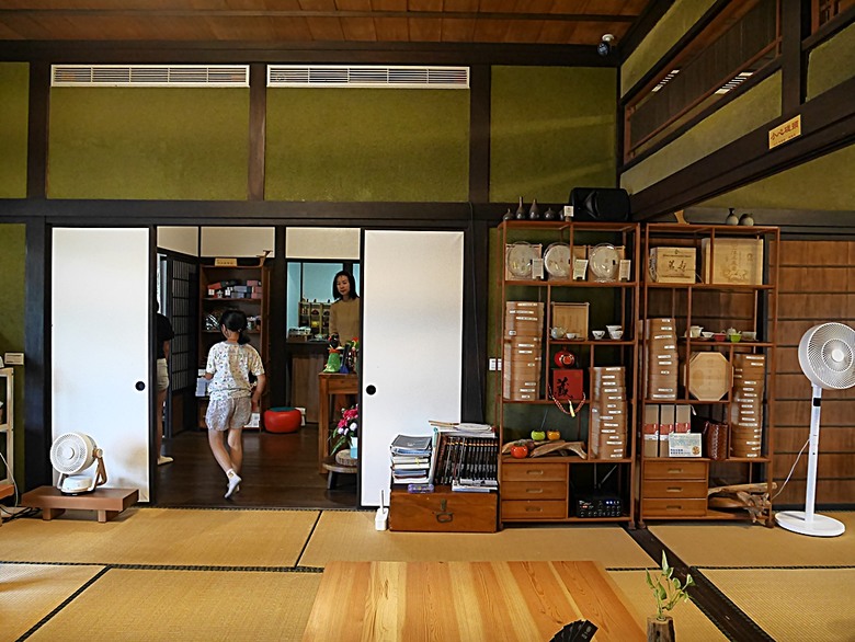 新營鐵道文化園區、弎弌和茗園、阿桐鹽水意麵、鹽水庇護宮、八角樓、銀峰冰果室、修德拜亭廣場、王爺廟巷、永成戲院 — 2024清明連假之新營賞火車、日式老宅內品茗,月津港夜間散策