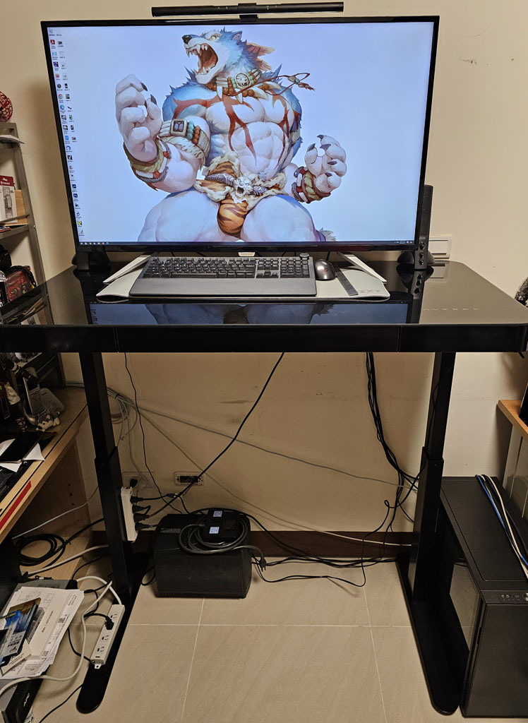 Apexgaming ApexDesk Lumi系列47吋電動升降桌開箱