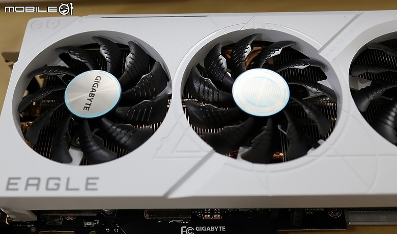 [GIGABYTE 技嘉] 開箱 AORUS 與 EAGLE 聯袂 ICE 白色主題機