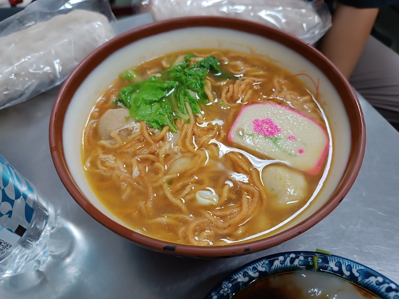 新營鐵道文化園區、弎弌和茗園、阿桐鹽水意麵、鹽水庇護宮、八角樓、銀峰冰果室、修德拜亭廣場、王爺廟巷、永成戲院 — 2024清明連假之新營賞火車、日式老宅內品茗,月津港夜間散策