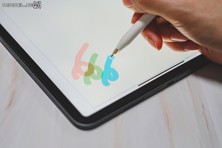 點我看大圖 AHAStyle iPad 類紙膜推薦開箱實測 – 兼具繪圖與追劇的實用配件完整介紹