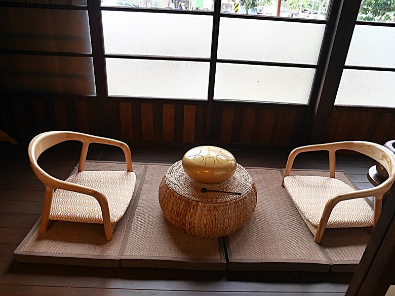 新營鐵道文化園區、弎弌和茗園、阿桐鹽水意麵、鹽水庇護宮、八角樓、銀峰冰果室、修德拜亭廣場、王爺廟巷、永成戲院 — 2024清明連假之新營賞火車、日式老宅內品茗,月津港夜間散策