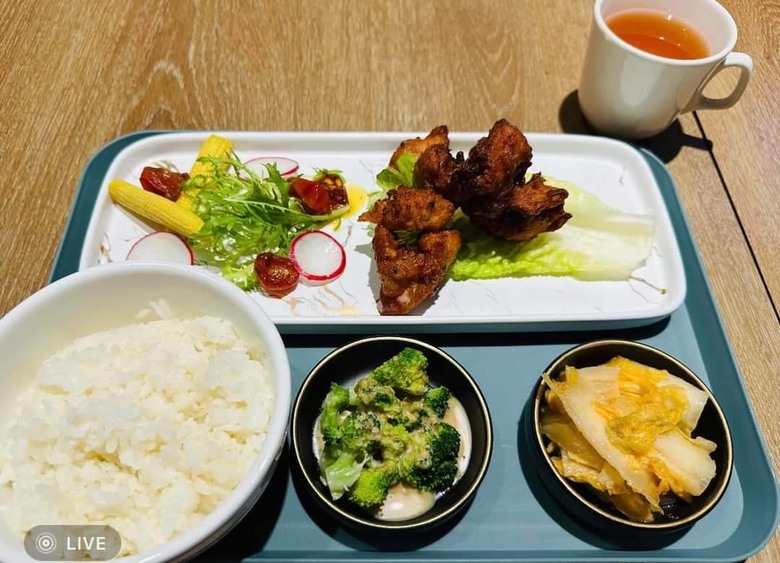 在沒有辦法出國去日本旅遊的情況下，是否願意待在台灣旅遊有關的日本文化的日式景點、飲食等？