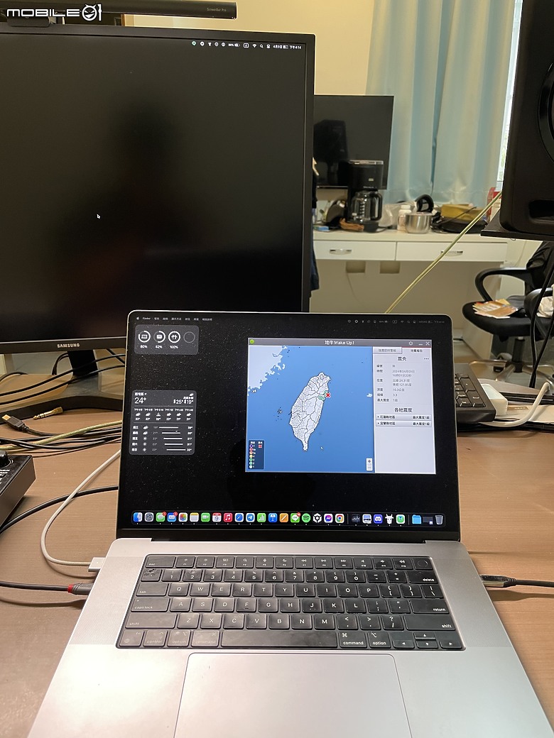 點我看大圖 BenQ ScreenBar Pro 螢幕掛燈 開箱分享
