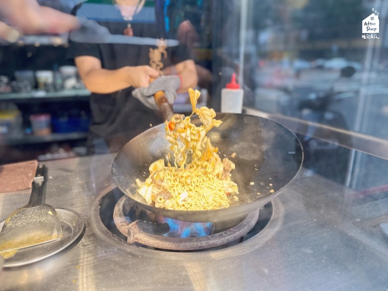 點我看大圖 高雄苓雅|老德記公仔麵_鍋氣滿滿的港式炒麵