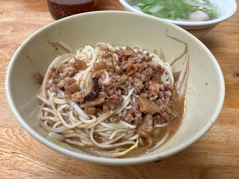 高雄前鎮｜陳師父川辣麵＿近好市多獨特口味麵食館