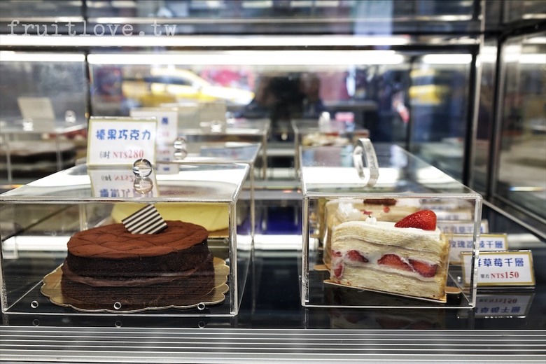 廟東夜市旁的純手工千層蛋糕、彌月蛋糕專賣店