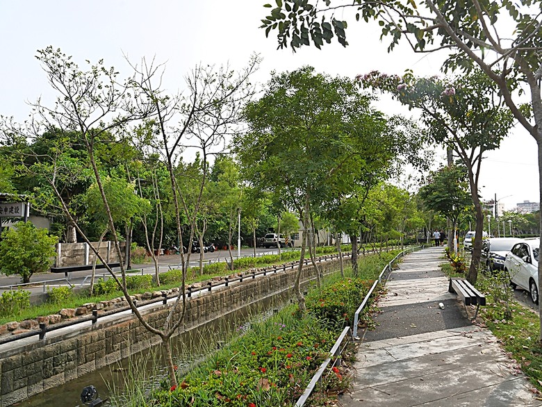 新營鐵道文化園區、弎弌和茗園、阿桐鹽水意麵、鹽水庇護宮、八角樓、銀峰冰果室、修德拜亭廣場、王爺廟巷、永成戲院 — 2024清明連假之新營賞火車、日式老宅內品茗,月津港夜間散策