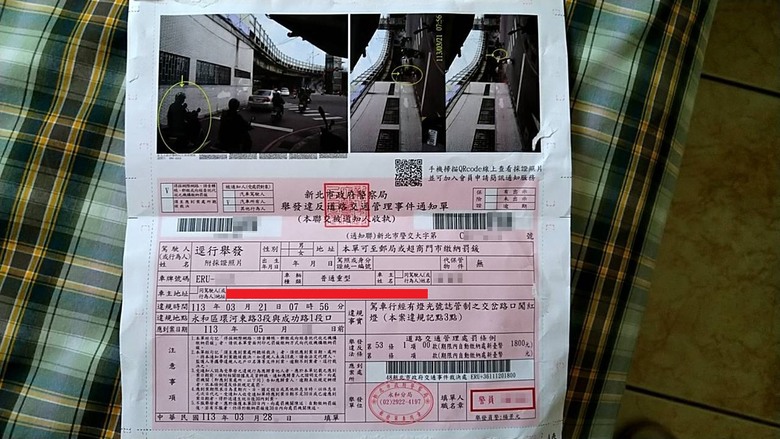 永和成功路往環河東路上一早就遇到沒人指揮交通，因正躲在柱子後拍照<警察杯杯之單眼偷拍>