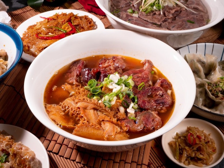 清水必吃人氣麵館！清燉牛肉麵、鮮蝦抄手頂級美味無法擋！