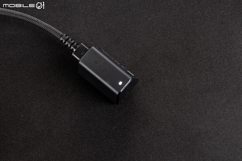 Razer Viper V3 Pro 電競滑鼠開箱試用 以 54 克超輕身形搭配高速移動設計讓遊戲反應更快速