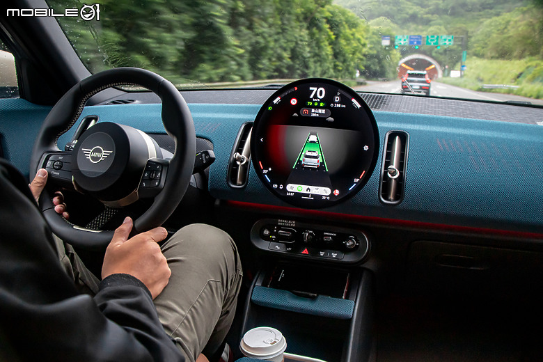 MINI Countryman C 試駕｜不再迷你，卻能討更多人歡心！