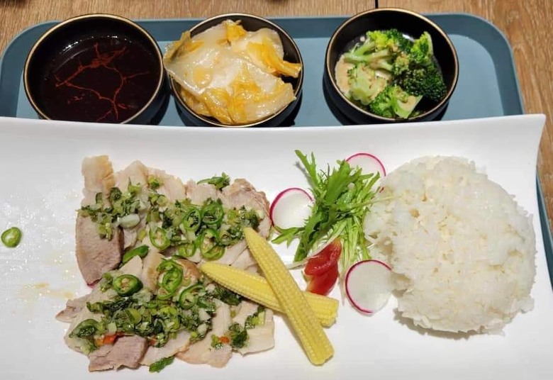 在沒有辦法出國去日本旅遊的情況下，是否願意待在台灣旅遊有關的日本文化的日式景點、飲食等？