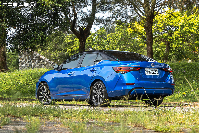 Nissan 小改款 Sentra 試駕|Level 2、Auto Hold、大螢幕都上了,新好男人變得更體貼!