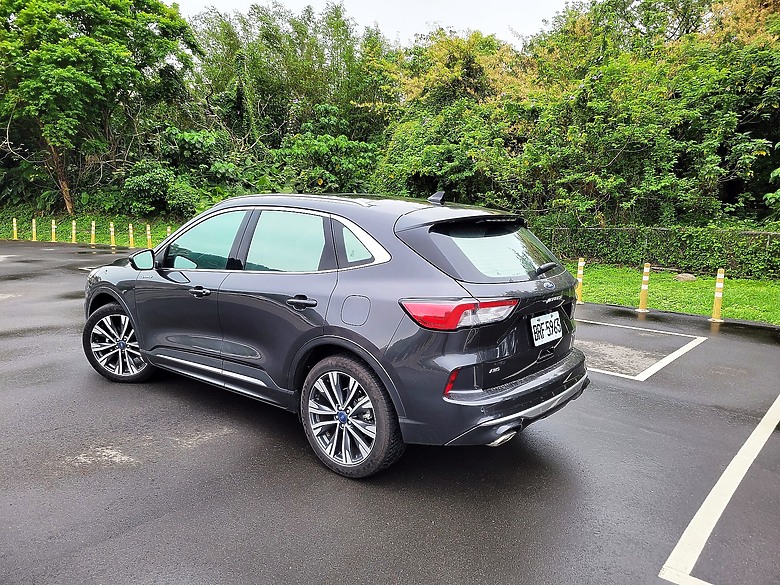 <<親子童趣>> FORD KUGA Vignale 試駕體驗心得 <<駕馭樂趣>>