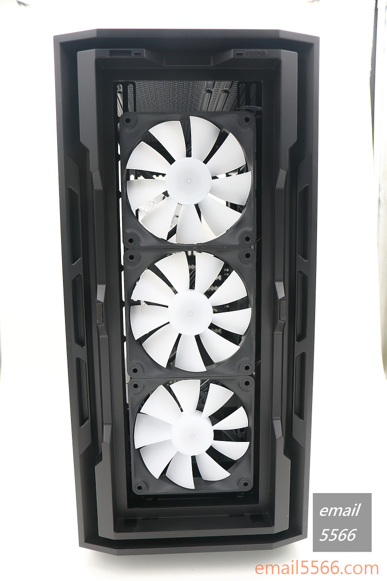 點我看大圖 COUGAR Uniface RGB中塔機殼 開箱-水冷支援/高效通風系統